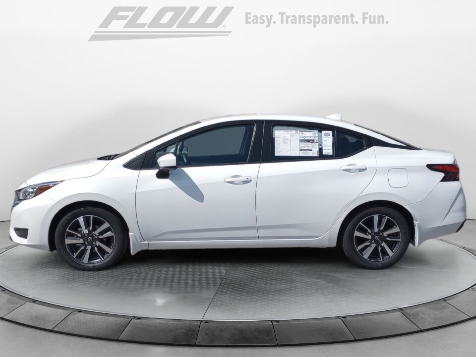 2025 Nissan Versa 1.6 SV photo 4