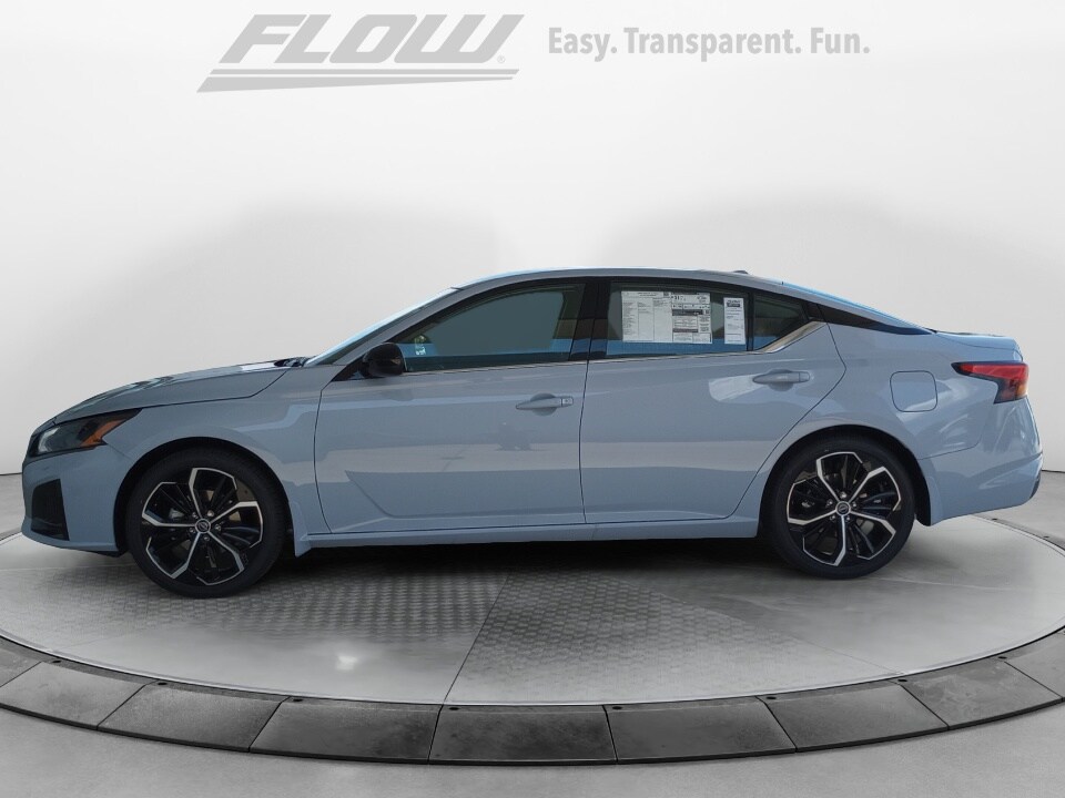 2025 Nissan Altima SR photo 4