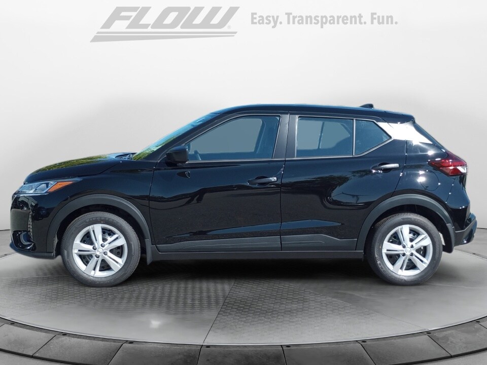 2025 Nissan Kicks Play S photo 3