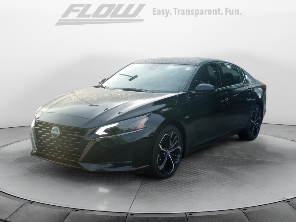 2025 Nissan Altima SR photo 3