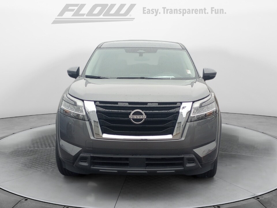 2022 Nissan Pathfinder S photo 2