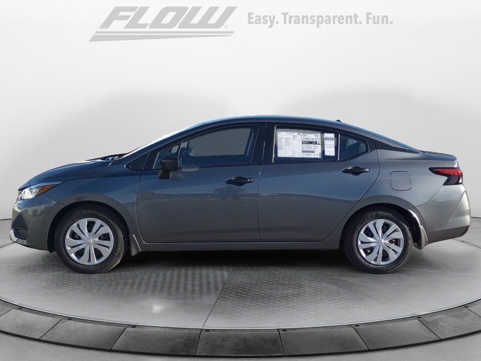 2025 Nissan Versa 1.6 S photo 4