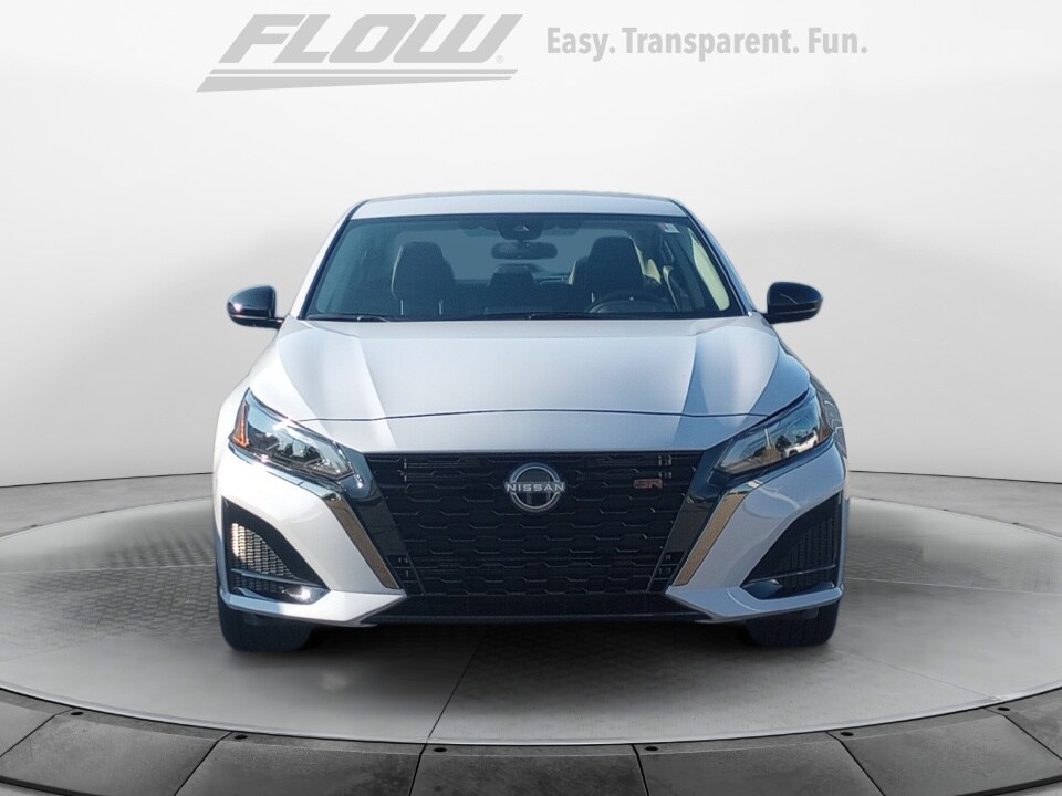 2025 Nissan Altima SR photo 2