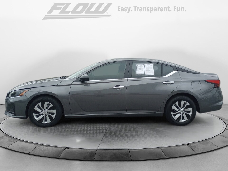 2025 Nissan Altima S photo 4