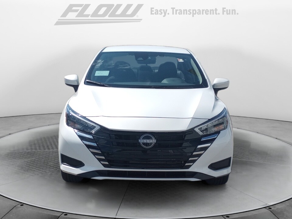 2025 Nissan Versa 1.6 SV photo 2