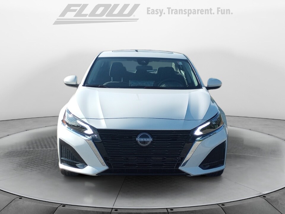 2025 Nissan Altima SV photo 2