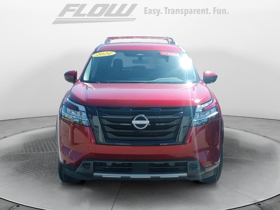 2024 Nissan Pathfinder SL photo 2