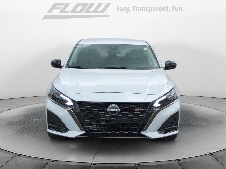 2025 Nissan Altima SR photo 2