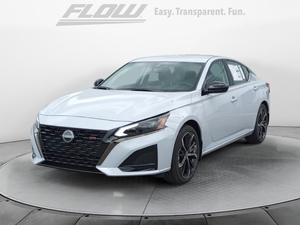 2025 Nissan Altima SR photo 3