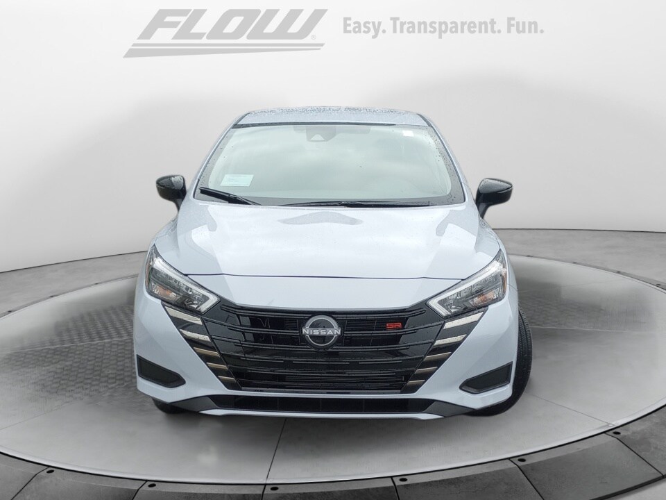 2025 Nissan Versa 1.6 SR photo 2