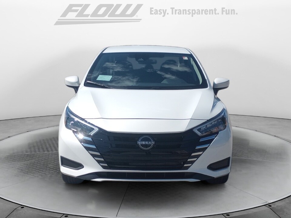 2025 Nissan Versa 1.6 SV photo 2