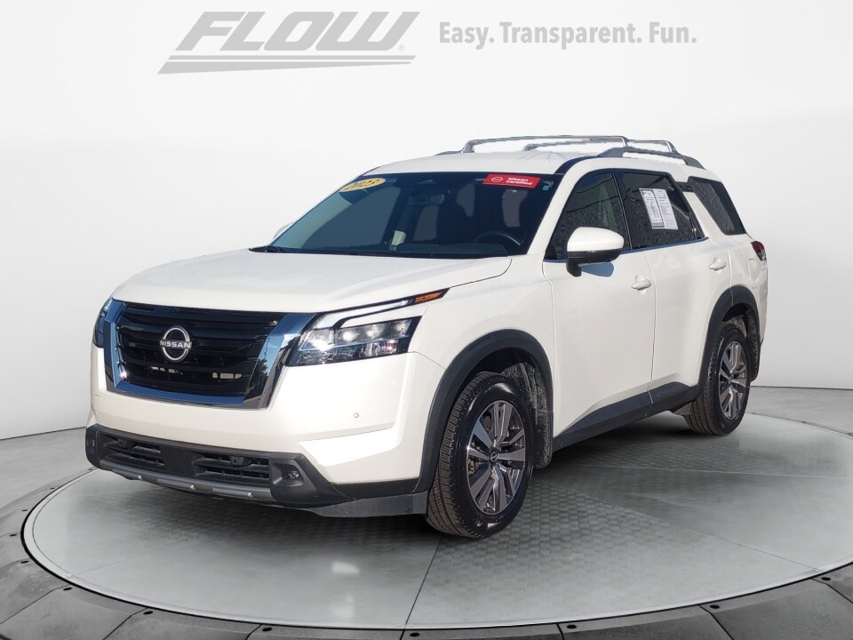 2023 Nissan Pathfinder SL photo 2
