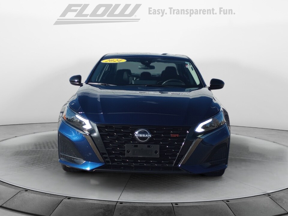 2024 Nissan Altima SR photo 2