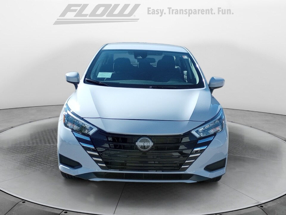 2025 Nissan Versa 1.6 SV photo 2