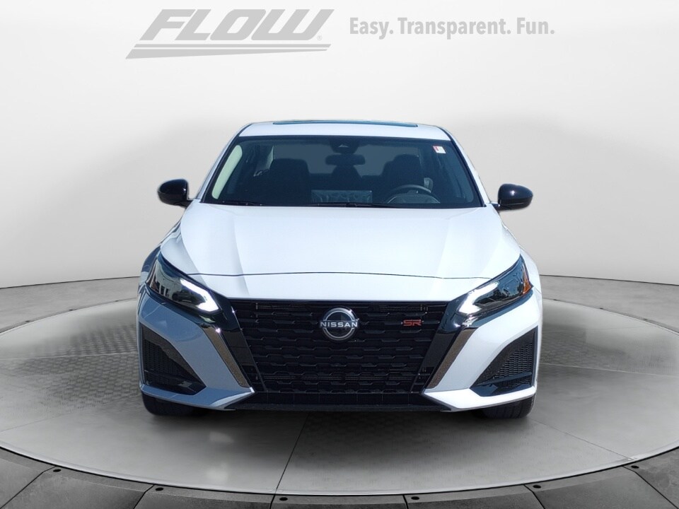 2025 Nissan Altima SR photo 2