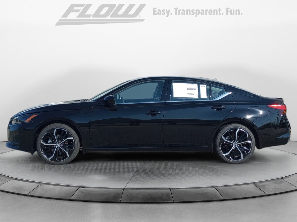 2025 Nissan Altima SR photo 4