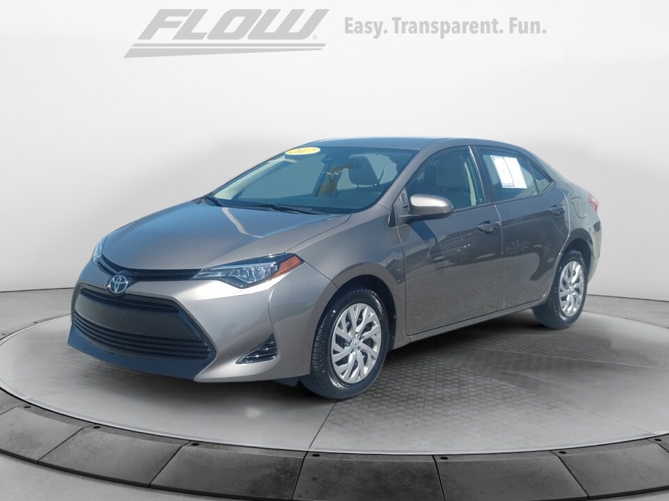 2017 Toyota Corolla LE photo 3