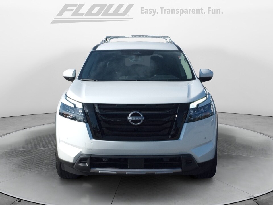 2025 Nissan Pathfinder SL photo 2