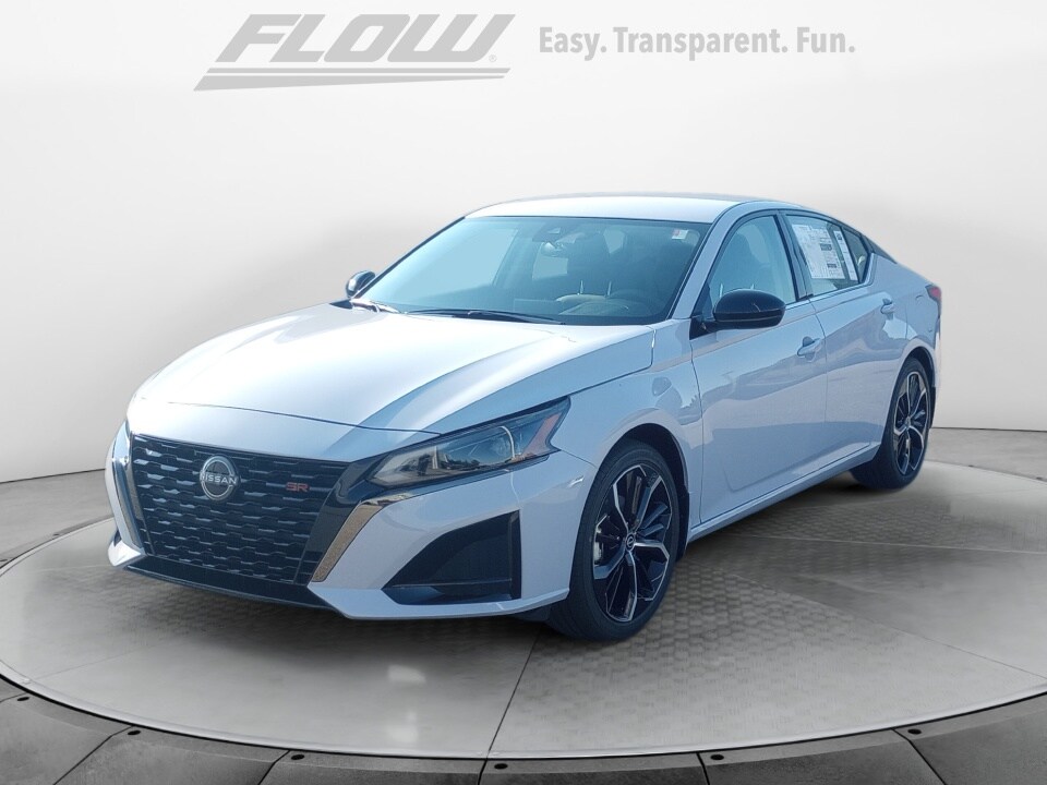 2025 Nissan Altima SR photo 3