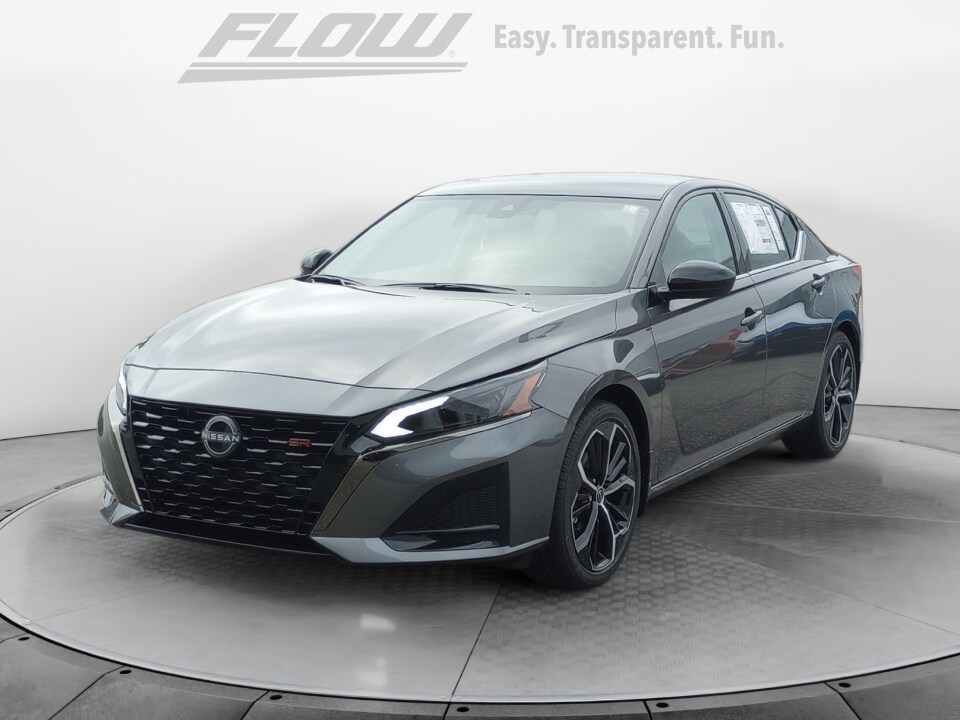 2025 Nissan Altima SR photo 2