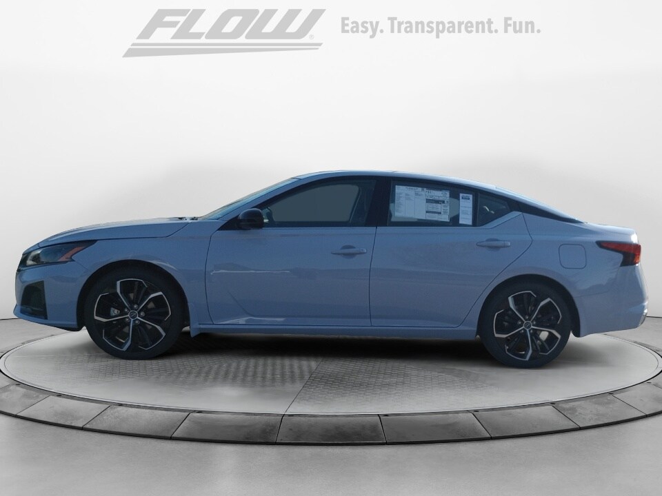 2025 Nissan Altima SR photo 4