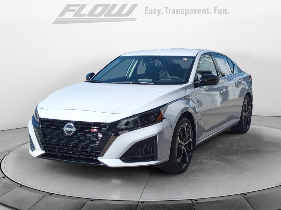 2025 Nissan Altima SR photo 3