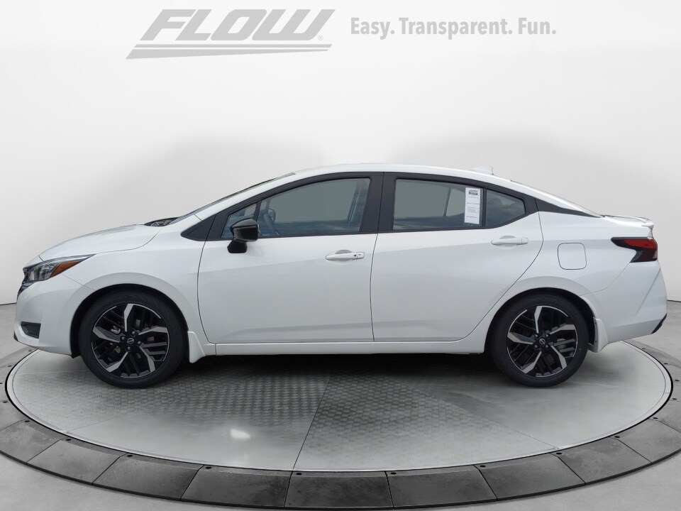 2025 Nissan Versa 1.6 SR photo 4