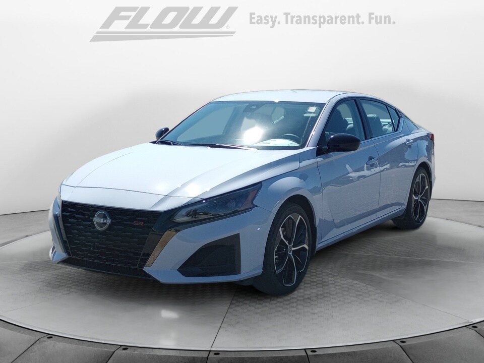 2025 Nissan Altima SR photo 2