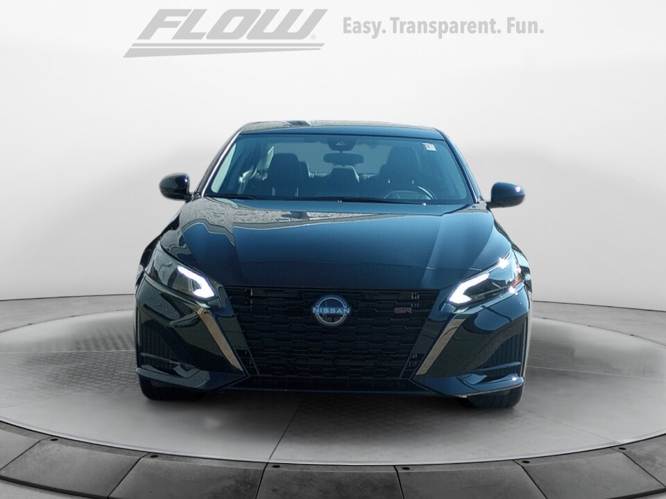 2025 Nissan Altima SR photo 2