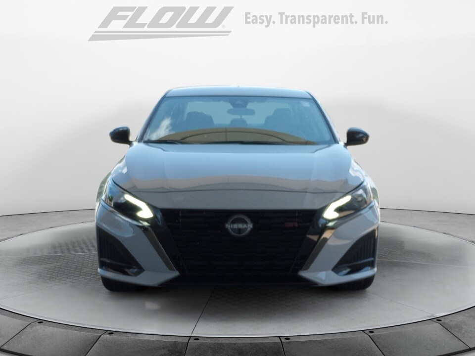 2025 Nissan Altima SR photo 2