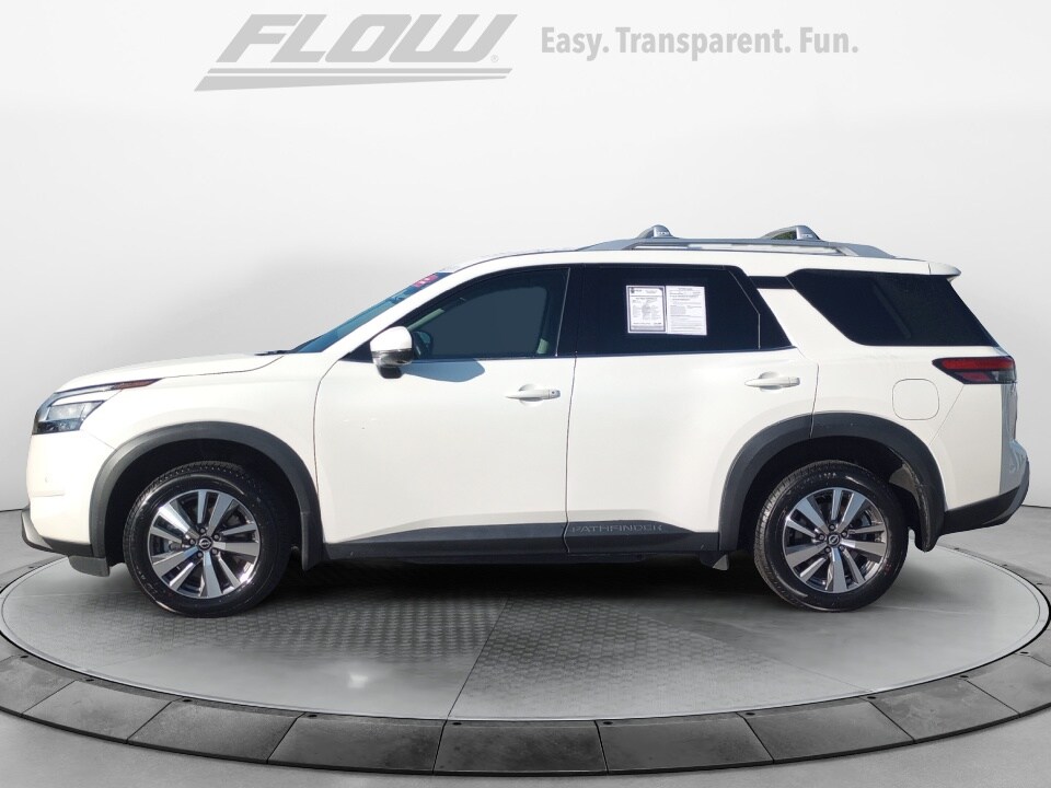 2023 Nissan Pathfinder SL photo 3