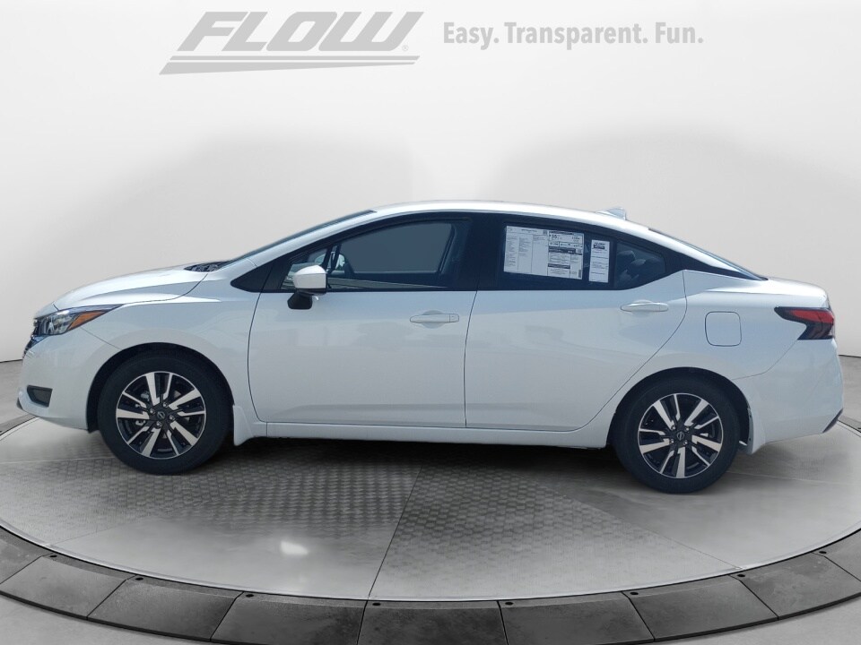 2025 Nissan Versa 1.6 SV photo 4