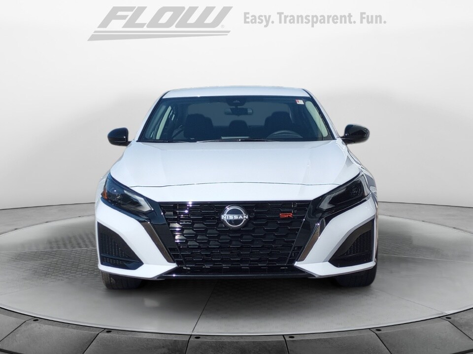 2025 Nissan Altima SR photo 2