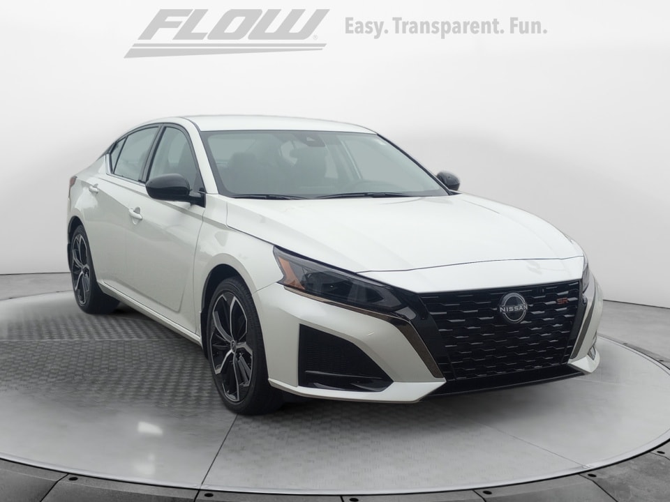 2025 Nissan Altima SR's photo