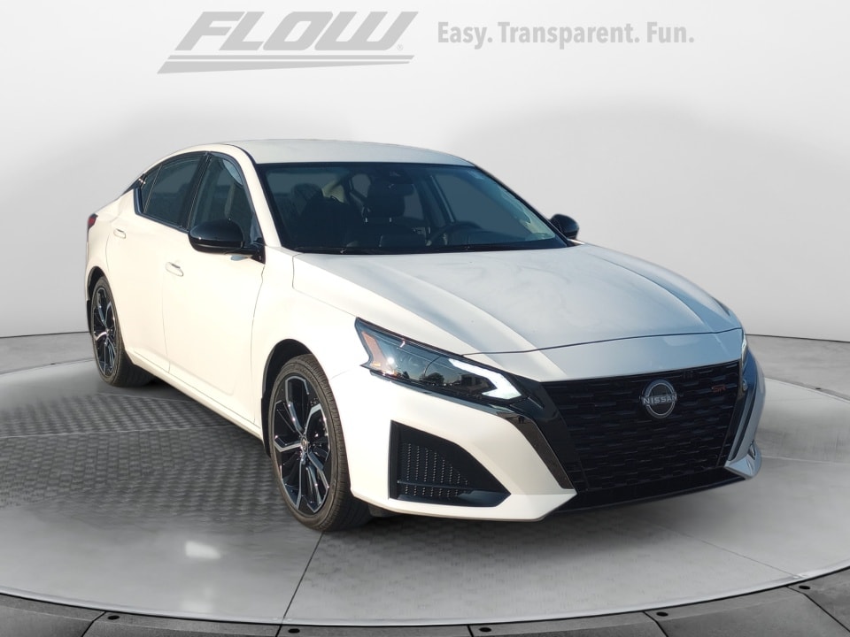 2025 Nissan Altima SR's photo