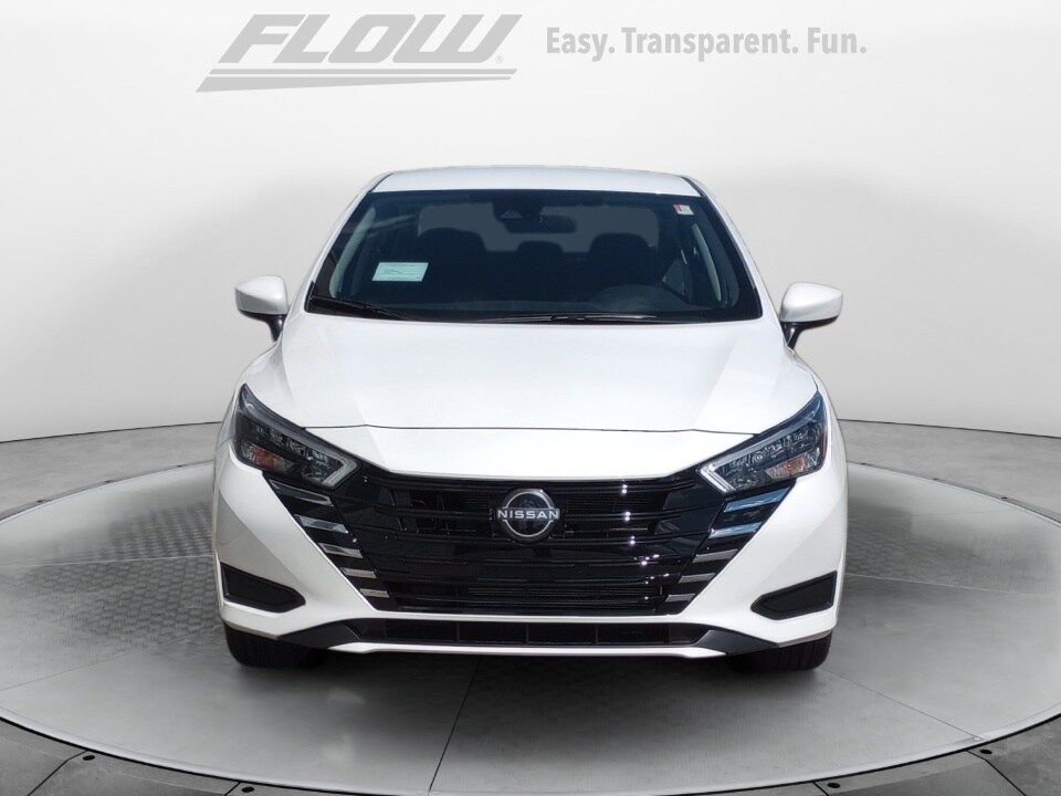 2025 Nissan Versa 1.6 SV photo 2