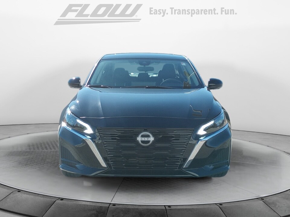 2025 Nissan Altima SL photo 2