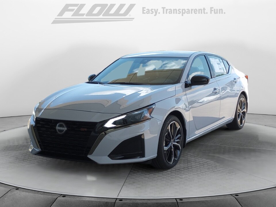 2025 Nissan Altima SR photo 3