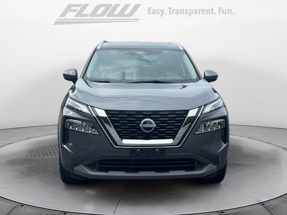 2022 Nissan Rogue SV photo 2