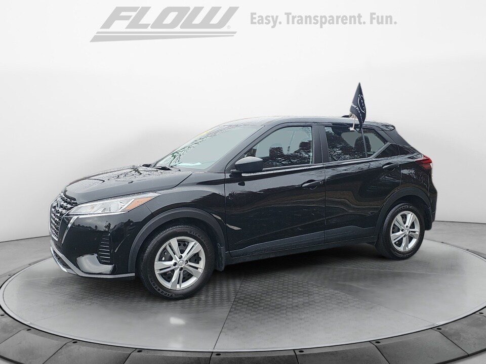 2025 Nissan Kicks Play S photo 3