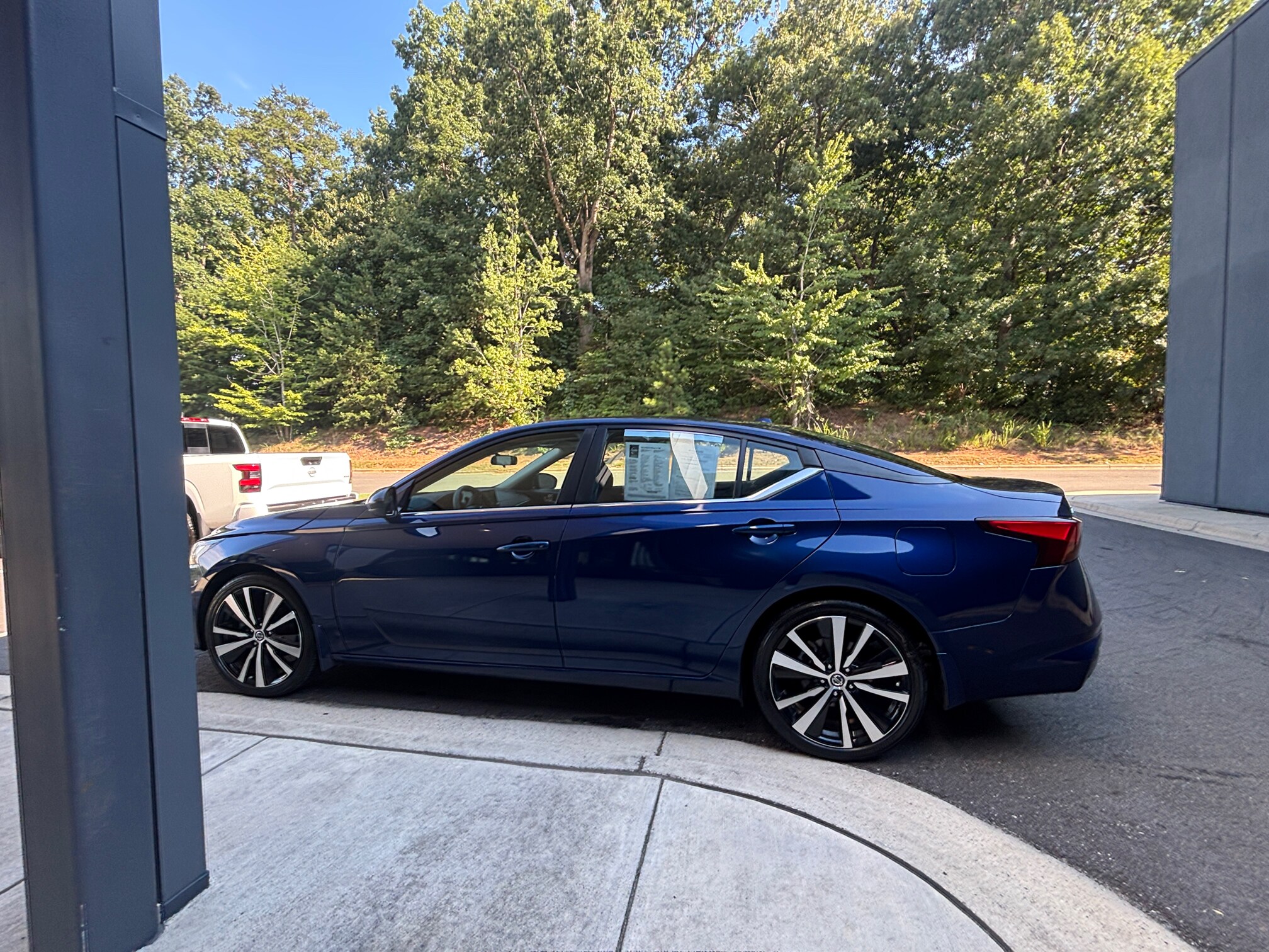 2022 Nissan Altima SR photo 4