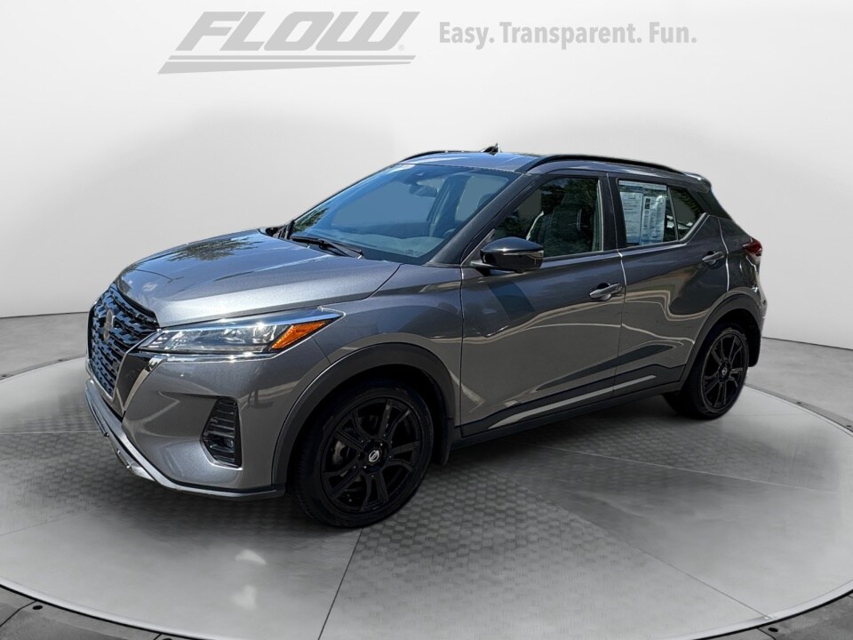 2021 Nissan Kicks SR photo 3