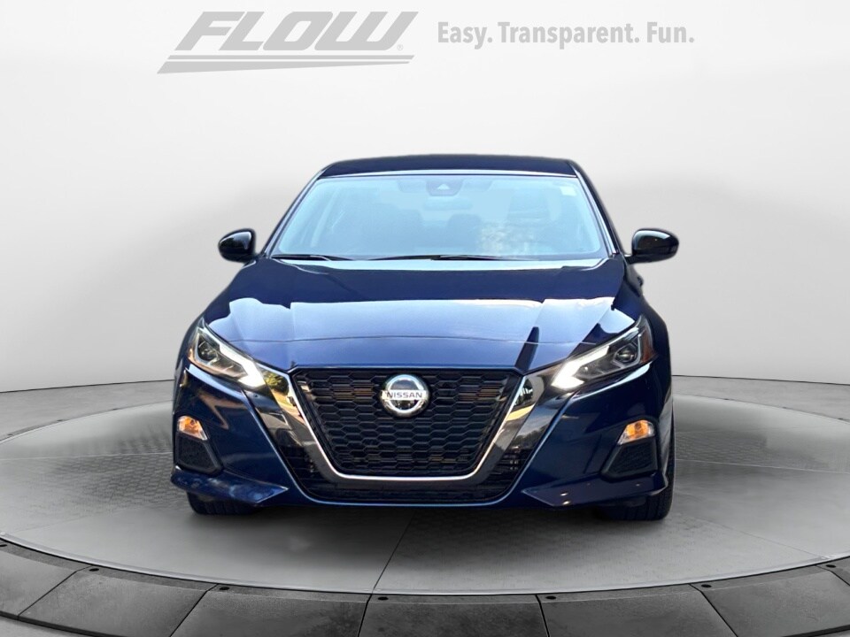 2022 Nissan Altima SR photo 2