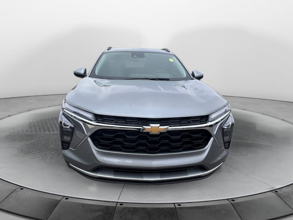 Used 2025 Chevrolet Trax FWD LT SUV