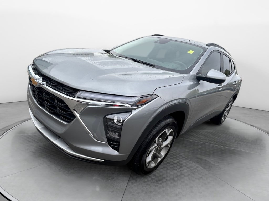 Used 2025 Chevrolet Trax FWD LT SUV