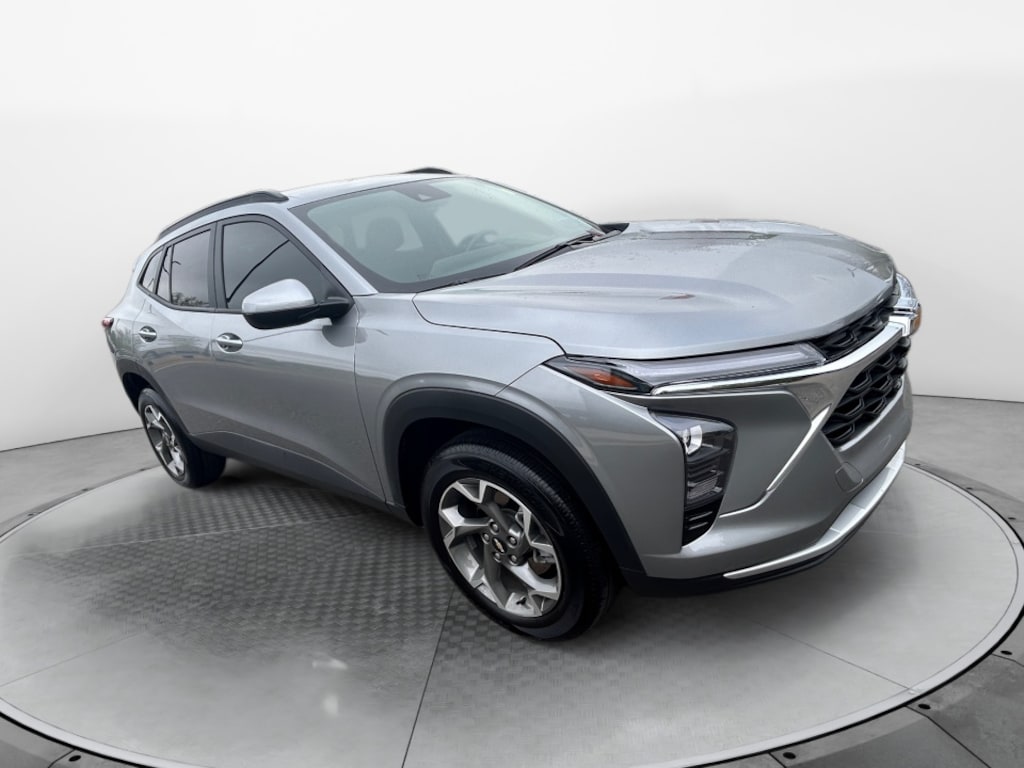 Used 2025 Chevrolet Trax FWD LT SUV