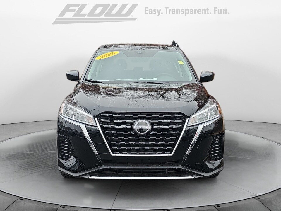 2025 Nissan Kicks Play S photo 2