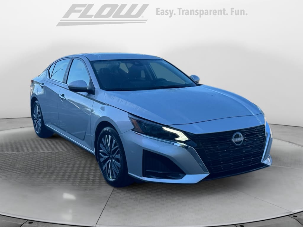 New 2025 Nissan Altima SV FWD Sedan