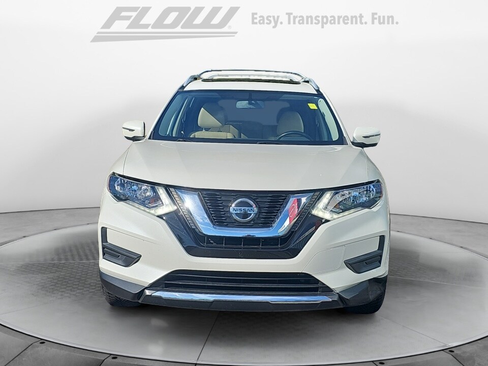 2018 Nissan Rogue SV photo 2