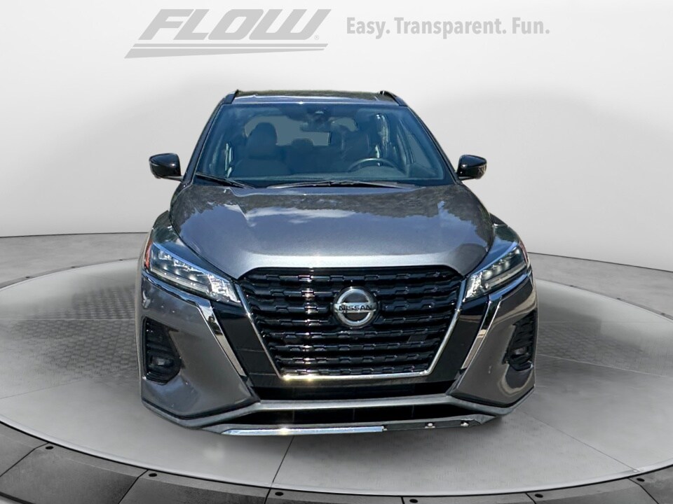 2021 Nissan Kicks SR photo 2